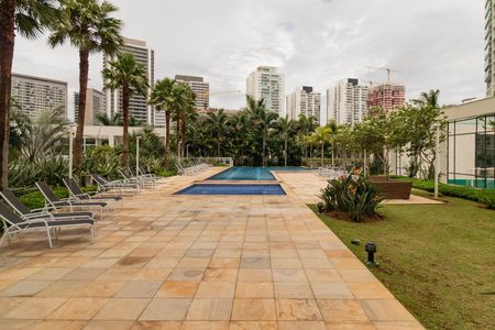 Apartamento à venda com 283m², 3 quartos e 3 vagas Apartamento à venda com 283m², 3 quartos e 3 vagasPiscina