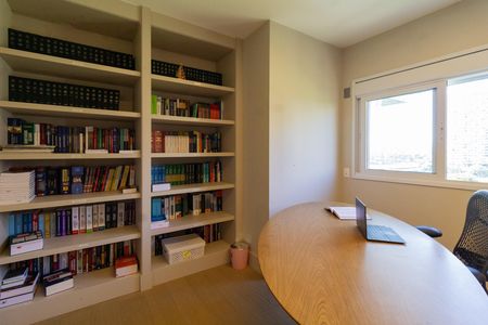 Apartamento à venda com 283m², 3 quartos e 3 vagas Apartamento à venda com 283m², 3 quartos e 3 vagasEscritório