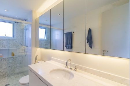 Apartamento à venda com 283m², 3 quartos e 3 vagas Apartamento à venda com 283m², 3 quartos e 3 vagasSuíte 2