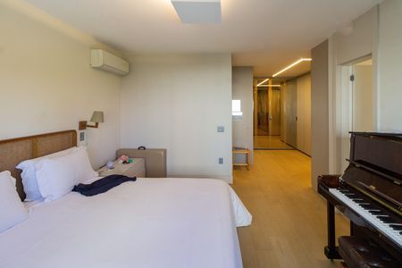 Apartamento à venda com 283m², 3 quartos e 3 vagas Apartamento à venda com 283m², 3 quartos e 3 vagasSuíte master