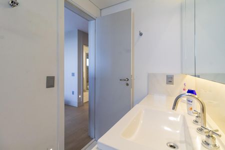 Apartamento à venda com 283m², 3 quartos e 3 vagas Apartamento à venda com 283m², 3 quartos e 3 vagasSuíte master