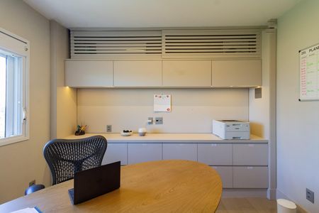 Apartamento à venda com 283m², 3 quartos e 3 vagas Apartamento à venda com 283m², 3 quartos e 3 vagasEscritório