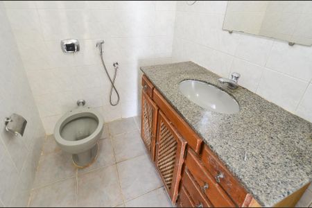 Casa para alugar com 84m², 4 quartos e 1 vaga Casa para alugar com 84m², 4 quartos e 1 vagaBanheiro Social