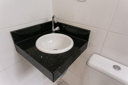 Casa de condomínio para alugar com 80m², 2 quartos e 1 vaga Casa de condomínio para alugar com 80m², 2 quartos e 1 vagaBanheiro da Suíte 2
