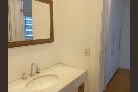 Apartamento para alugar com 130m², 3 quartos e 2 vagas Apartamento para alugar com 130m², 3 quartos e 2 vagasBanheiro suite