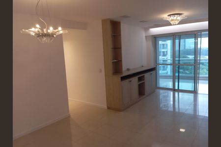 Sala de apartamento para alugar com 3 quartos, 130m² em Barra da Tijuca, Rio de Janeiro