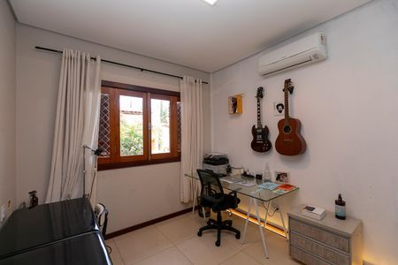Casa de condomínio para alugar com 420m², 4 quartos e 3 vagas Casa de condomínio para alugar com 420m², 4 quartos e 3 vagasESCRITÓRIO