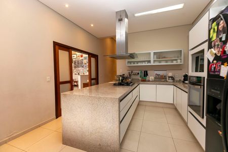 Casa de condomínio para alugar com 420m², 4 quartos e 3 vagas Casa de condomínio para alugar com 420m², 4 quartos e 3 vagasCOZINHA