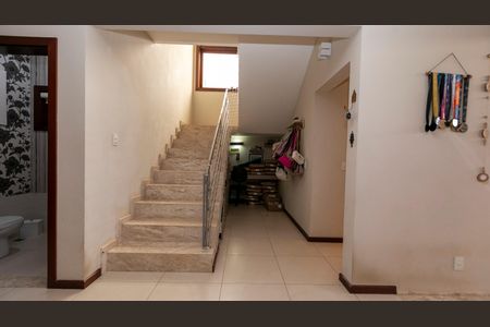 Casa de condomínio para alugar com 420m², 4 quartos e 3 vagas Casa de condomínio para alugar com 420m², 4 quartos e 3 vagasACESSO AO PISO SUPERIOR