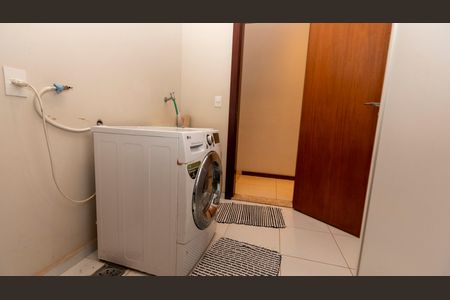 Casa de condomínio para alugar com 420m², 4 quartos e 3 vagas Casa de condomínio para alugar com 420m², 4 quartos e 3 vagasÁREA DE SERVIÇO