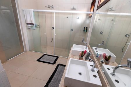 Casa de condomínio para alugar com 420m², 4 quartos e 3 vagas Casa de condomínio para alugar com 420m², 4 quartos e 3 vagasBANHEIRO SUITE MASTER