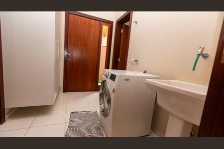 Casa de condomínio para alugar com 420m², 4 quartos e 3 vagas Casa de condomínio para alugar com 420m², 4 quartos e 3 vagasÁREA DE SERVIÇO