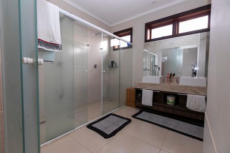 Casa de condomínio para alugar com 420m², 4 quartos e 3 vagas Casa de condomínio para alugar com 420m², 4 quartos e 3 vagasBANHEIRO SUITE MASTER