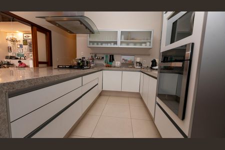 Casa de condomínio para alugar com 420m², 4 quartos e 3 vagas Casa de condomínio para alugar com 420m², 4 quartos e 3 vagasCOZINHA