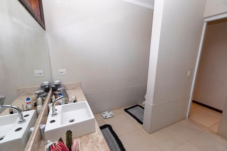 Casa de condomínio para alugar com 420m², 4 quartos e 3 vagas Casa de condomínio para alugar com 420m², 4 quartos e 3 vagasBANHEIRO SUITE MASTER