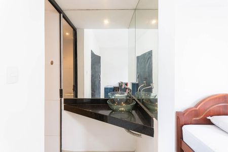 Banheiro de kitnet/studio para alugar com 1 quarto, 38m² em Tijuca, Rio de Janeiro