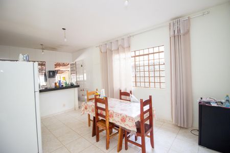 Casa para alugar com 74m², 2 quartos e sem vaga Casa para alugar com 74m², 2 quartos e sem vagaCozinha e Área de Serviço