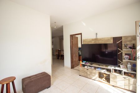Sala de casa para alugar com 2 quartos, 74m² em Chácara Novo Horizonte, Contagem