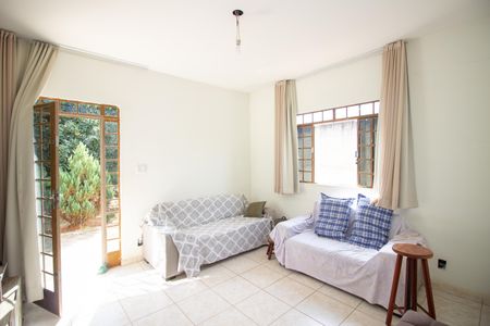 Sala de casa para alugar com 2 quartos, 74m² em Chácara Novo Horizonte, Contagem