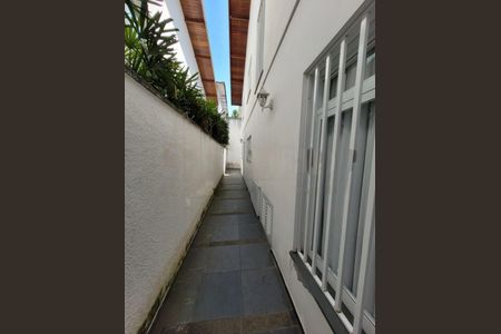 Casa à venda com 4 quartos, 186m² em Chácara Monte Alegre, São Paulo
