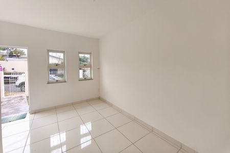 Casa para alugar com 200m², 3 quartos e 3 vagas Casa para alugar com 200m², 3 quartos e 3 vagasSala