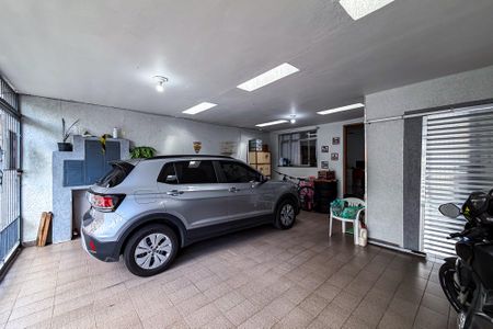 Garagem de casa à venda com 4 quartos, 247m² em Vila Canero, São Paulo