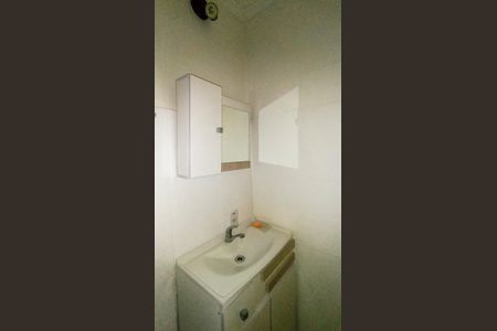 Banheiro  de apartamento para alugar com 1 quarto, 44m² em Santana, Porto Alegre