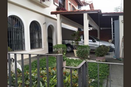 Casa à venda com 302m², 5 quartos e 4 vagas