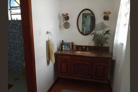 Casa à venda com 302m², 5 quartos e 4 vagas