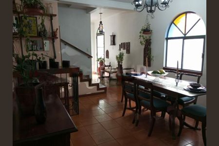 Casa à venda com 302m², 5 quartos e 4 vagas