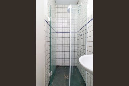 Banheiro de apartamento para alugar com 1 quarto, 35m² em Parque Maria Helena, São Paulo