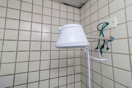 Banheiro de apartamento para alugar com 1 quarto, 35m² em Parque Maria Helena, São Paulo