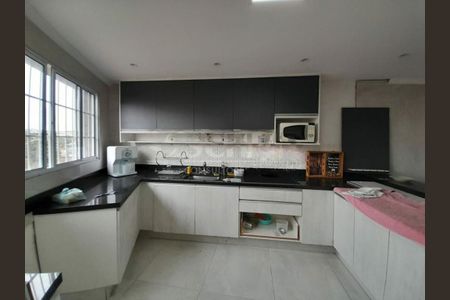 Casa à venda com 2 quartos, 135m² em Cidade Domitila, São Paulo