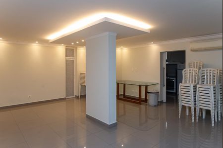 Apartamento à venda com 229m², 3 quartos e 2 vagas Apartamento à venda com 229m², 3 quartos e 2 vagasÁrea Comum