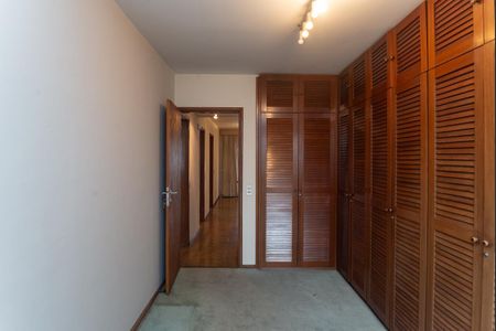 Apartamento à venda com 229m², 3 quartos e 2 vagas Apartamento à venda com 229m², 3 quartos e 2 vagasQuarto 2