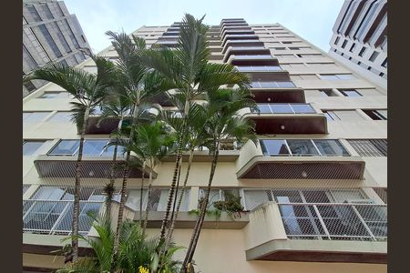 Apartamento à venda com 229m², 3 quartos e 2 vagas Apartamento à venda com 229m², 3 quartos e 2 vagasFachada