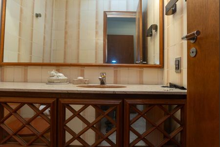 Apartamento à venda com 229m², 3 quartos e 2 vagas Apartamento à venda com 229m², 3 quartos e 2 vagasLavabo