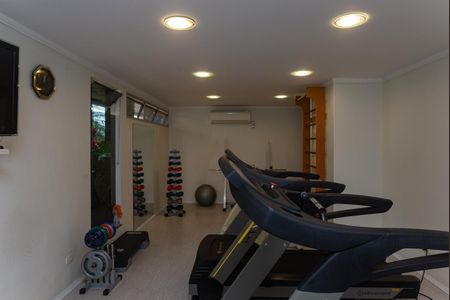 Apartamento à venda com 229m², 3 quartos e 2 vagas Apartamento à venda com 229m², 3 quartos e 2 vagasÁrea Comum
