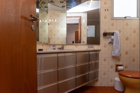 Apartamento à venda com 229m², 3 quartos e 2 vagas Apartamento à venda com 229m², 3 quartos e 2 vagasBanheiro do quarto 3 Suíte