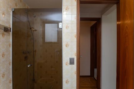 Apartamento à venda com 229m², 3 quartos e 2 vagas Apartamento à venda com 229m², 3 quartos e 2 vagasBanheiro do quarto 3 Suíte