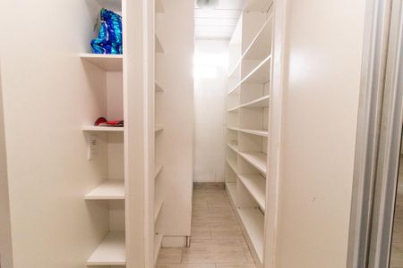 Casa para alugar com 60m², 2 quartos e 1 vaga Casa para alugar com 60m², 2 quartos e 1 vagaCloset