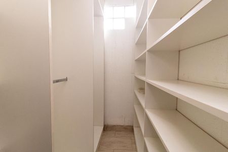 Casa para alugar com 60m², 2 quartos e 1 vaga Casa para alugar com 60m², 2 quartos e 1 vagaCloset