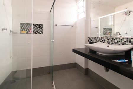 Casa para alugar com 60m², 2 quartos e 1 vaga Casa para alugar com 60m², 2 quartos e 1 vagaBanheiro Social