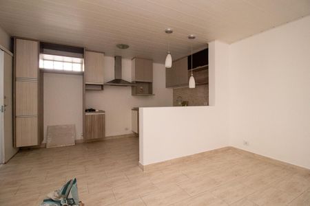 Casa para alugar com 60m², 2 quartos e 1 vaga Casa para alugar com 60m², 2 quartos e 1 vagaCozinha - Armários