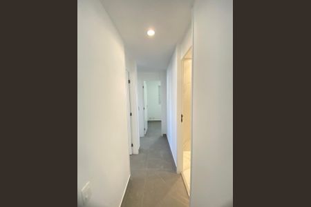 Corredor de apartamento à venda com 3 quartos, 62m² em Parque Bristol, São Paulo