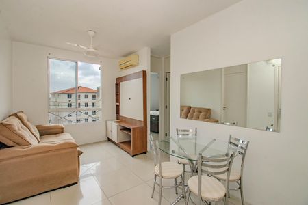 Sala de apartamento para alugar com 3 quartos, 52m² em Mário Quintana, Porto Alegre