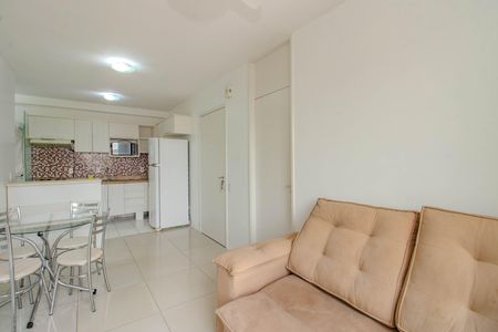 Sala de apartamento para alugar com 3 quartos, 52m² em Mário Quintana, Porto Alegre
