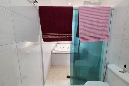 Casa para alugar com 290m², 3 quartos e 2 vagas Casa para alugar com 290m², 3 quartos e 2 vagasBanheiro da Suíte 1