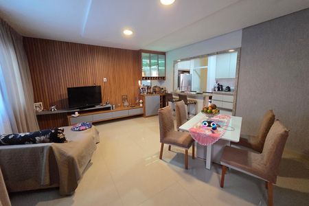 Casa para alugar com 290m², 3 quartos e 2 vagas Casa para alugar com 290m², 3 quartos e 2 vagasSala