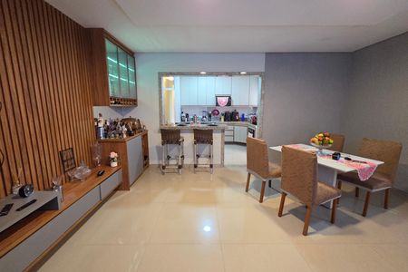 Casa para alugar com 290m², 3 quartos e 2 vagas Casa para alugar com 290m², 3 quartos e 2 vagasSala